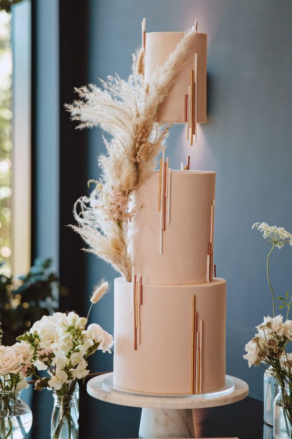 Floating Wedding cake, Red on blonde photography - Crumplebury